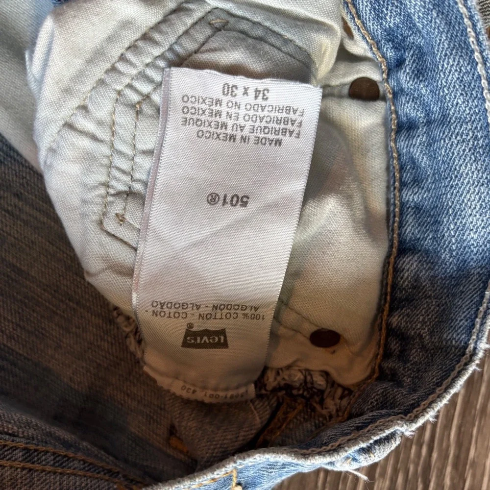 Vintage 00's Y2K Levi's 501 Light Wash Button Fly Jeans Made In Mexico